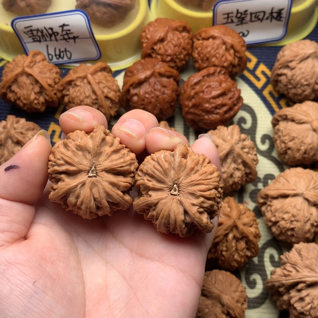 文玩核桃吊坠雪**哥文山36