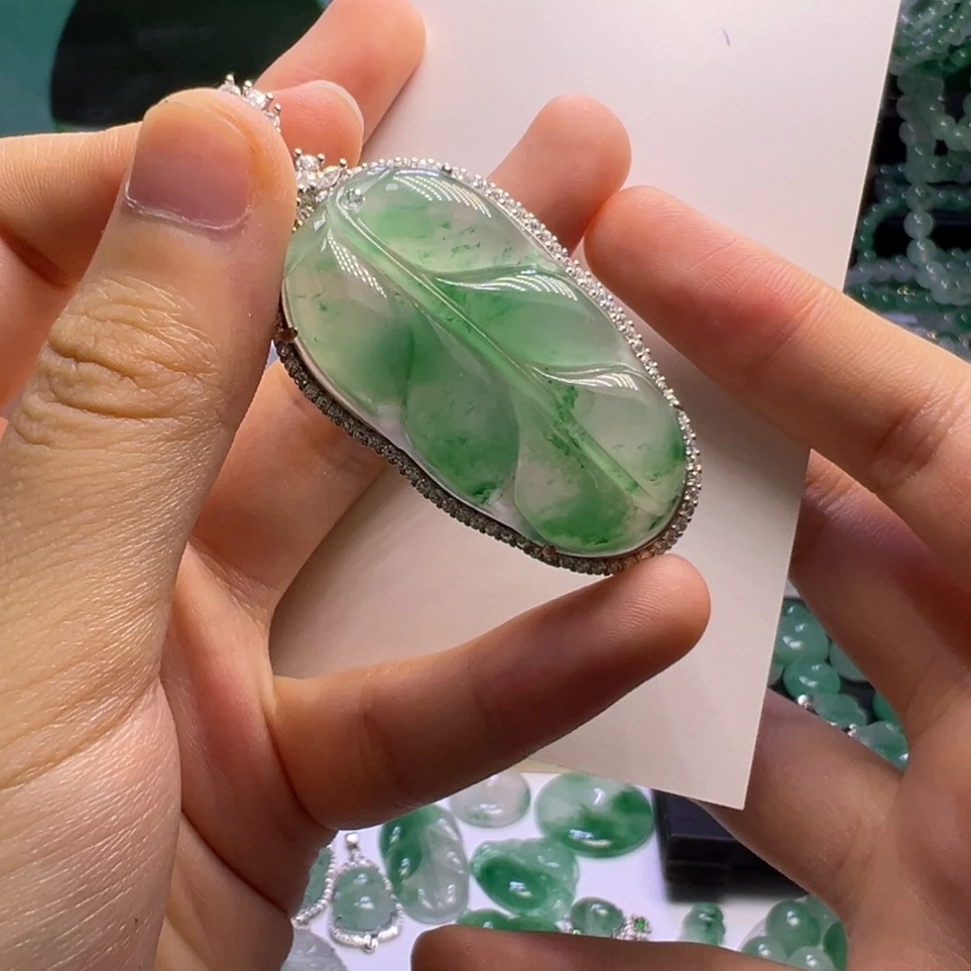 未镶嵌非洲翠石英岩玉