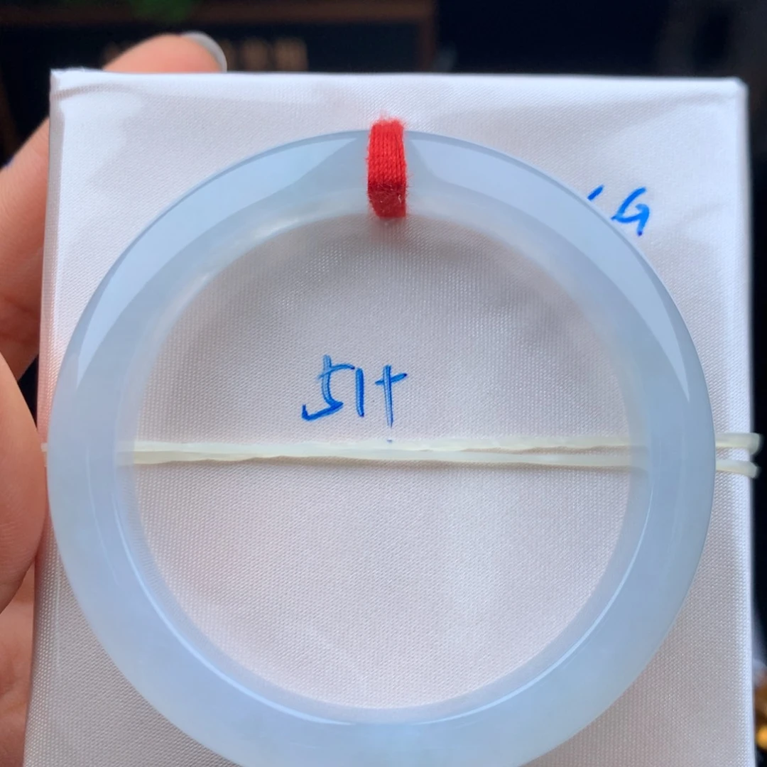 翡翠手镯未镶嵌白冰