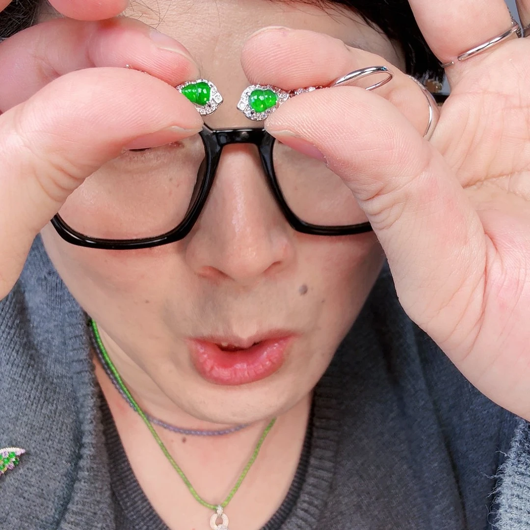 翡翠颈饰未镶嵌一对