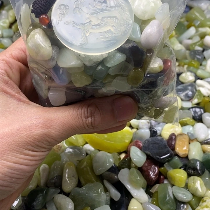 蛇纹石玉鱼缸石未镶嵌