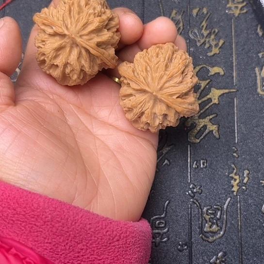 文玩核桃吊坠苹果