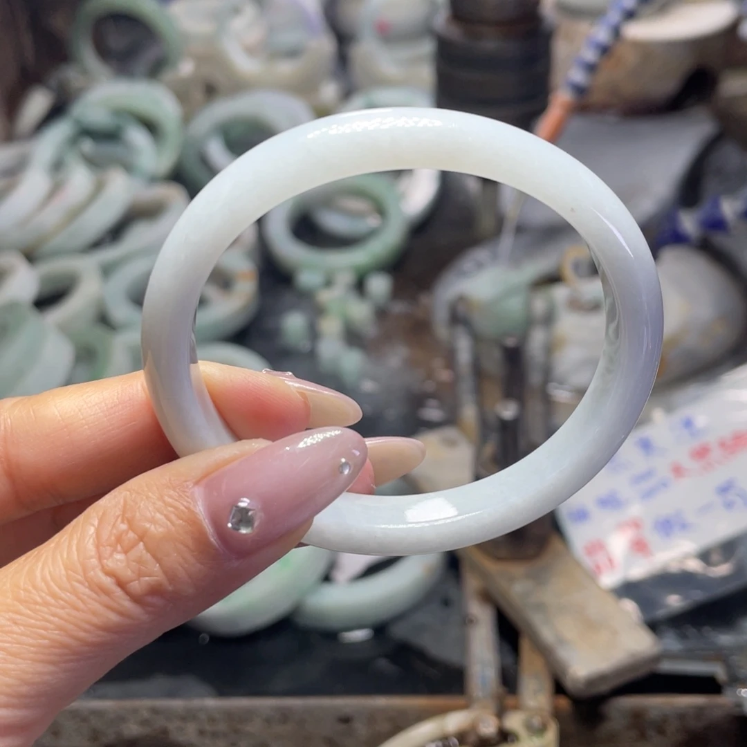 未镶嵌手镯翡翠多样性