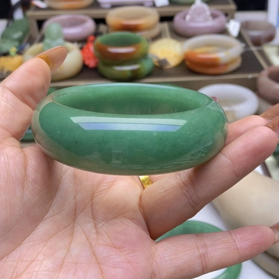 【闪购商品】石英质玉手镯未镶嵌佳**人