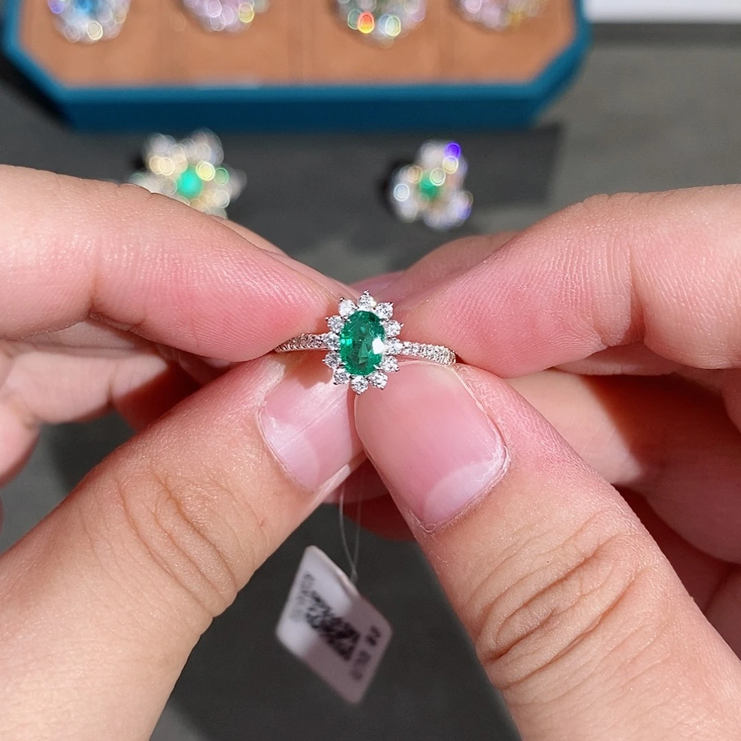 18K金镶嵌戒指祖母绿0.40ct