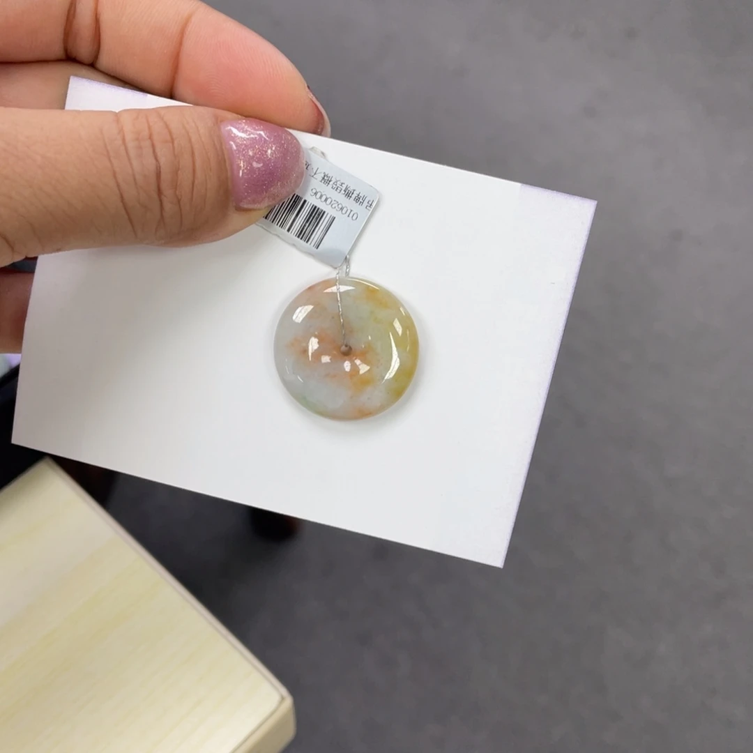 翡翠挂件未镶嵌平安扣