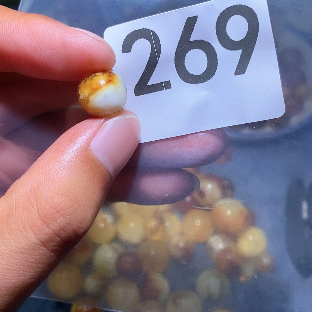 未镶嵌琥珀珠宝奇石