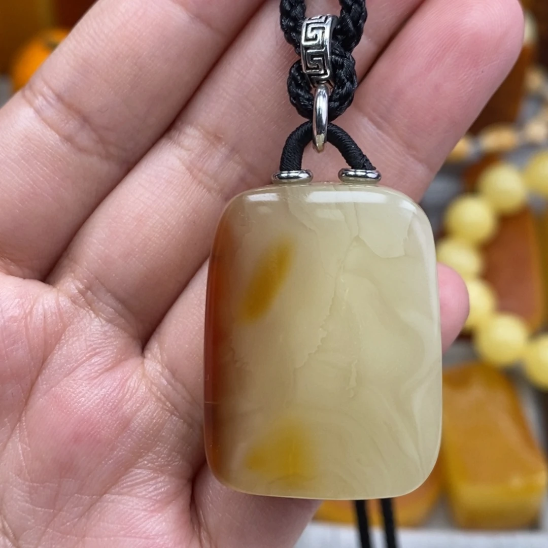 琥珀吊坠(赠链)未镶嵌