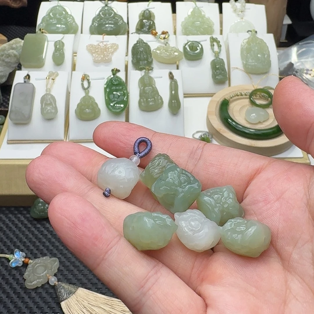 和田玉未镶嵌颈饰多样性发一