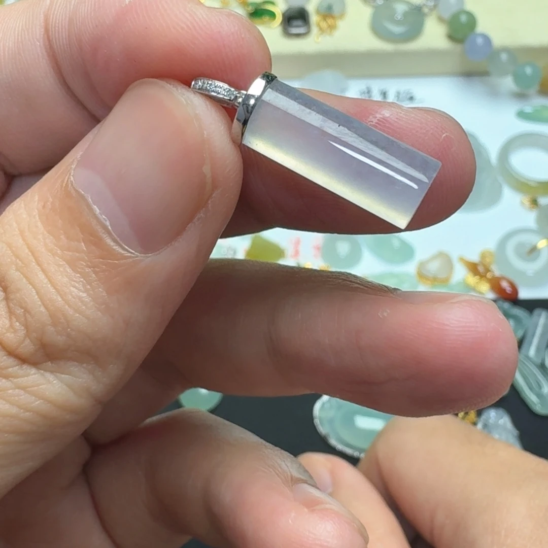 翡翠18K金镶嵌颈饰无事柱