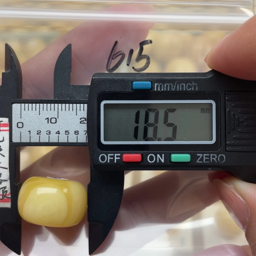 蜜蜡裸石未镶嵌之*蜜蜡