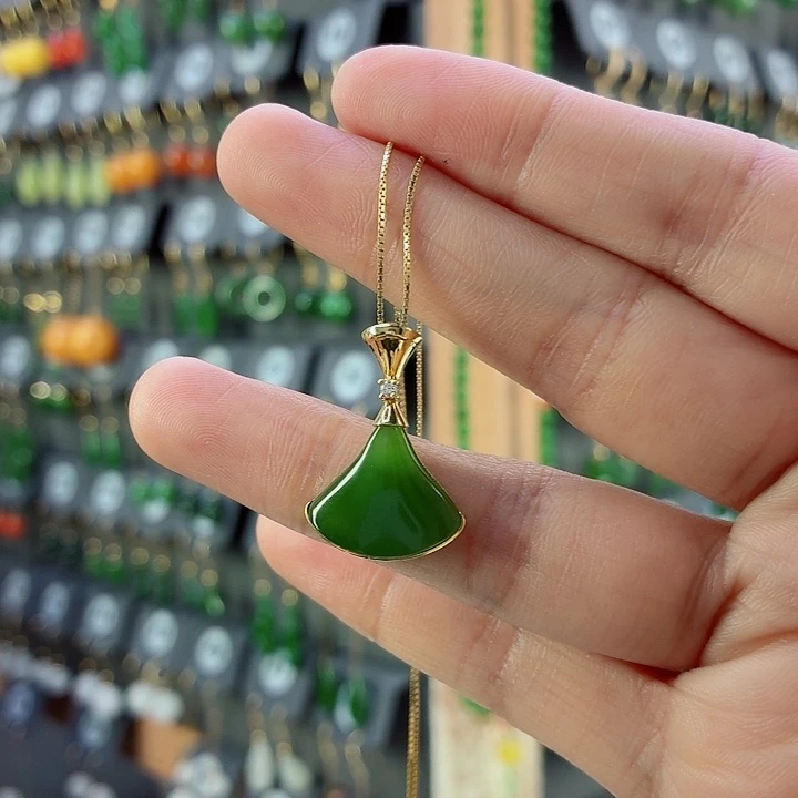 和田玉18K金镶嵌颈饰