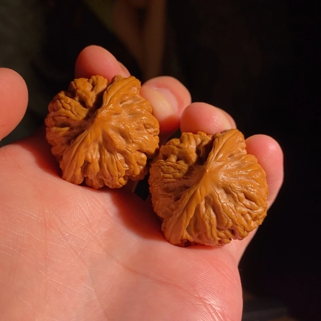 文玩核桃把件37岳尊