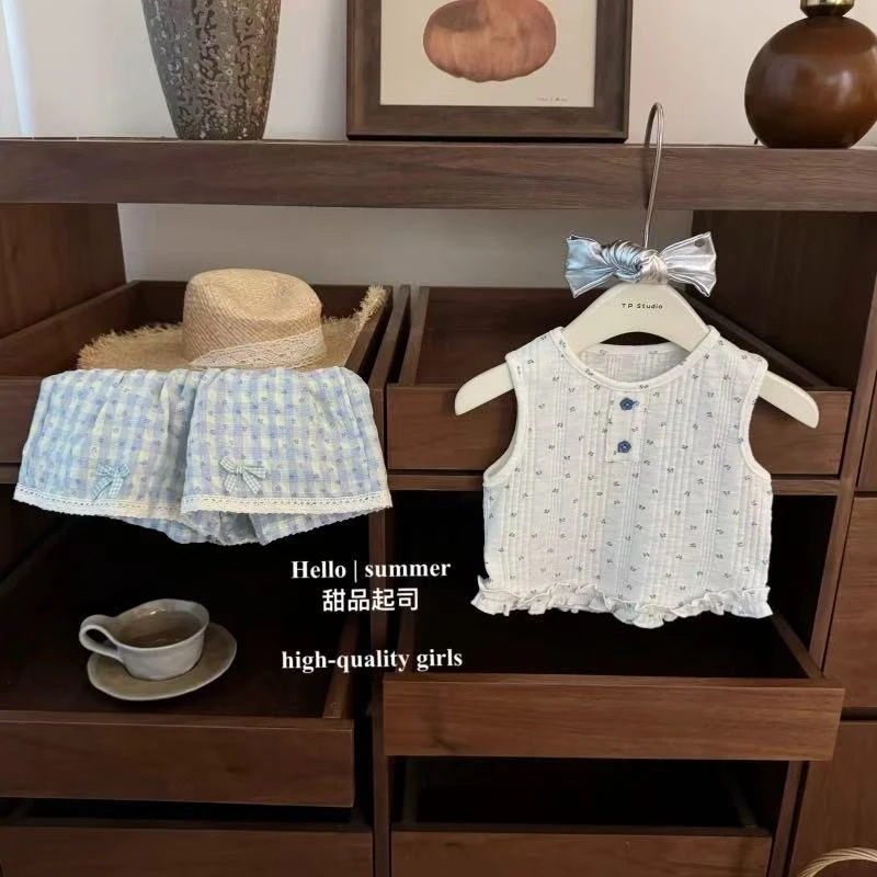 香草冰淇淋女宝甜美碎花背心格子短裤洋气时髦套装
