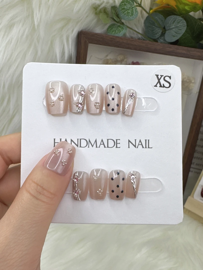 纯手工穿戴甲裸色温柔简约波点闪钻高级感短款假指甲贴片美甲