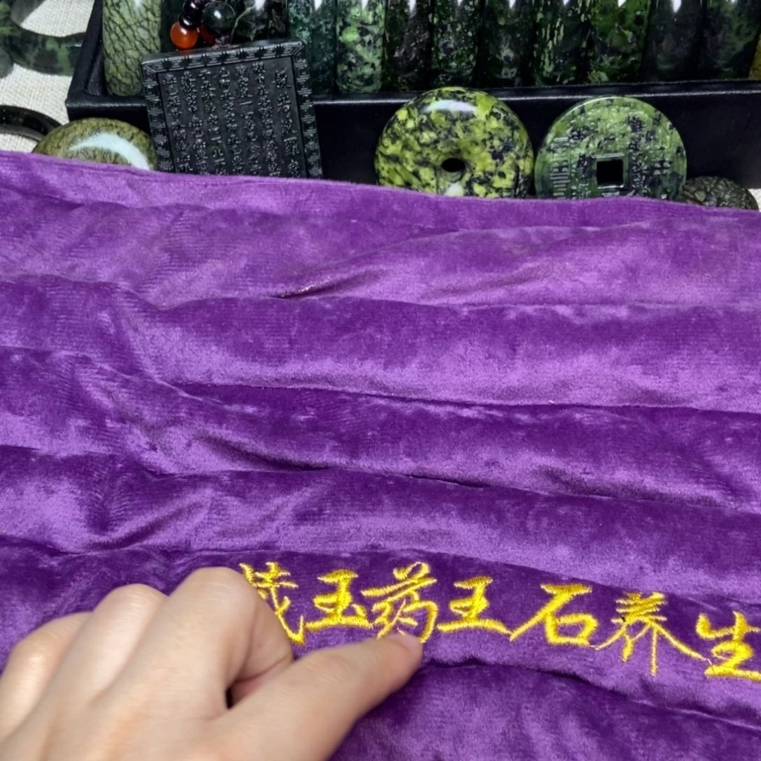 蛇纹石玉未镶嵌颈饰合*