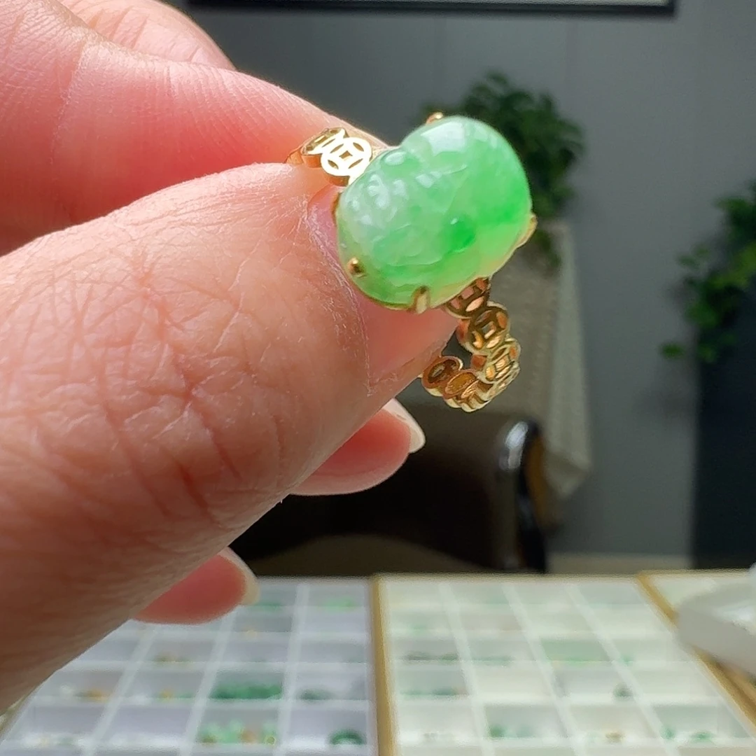 翡翠18K金镶嵌戒指天然