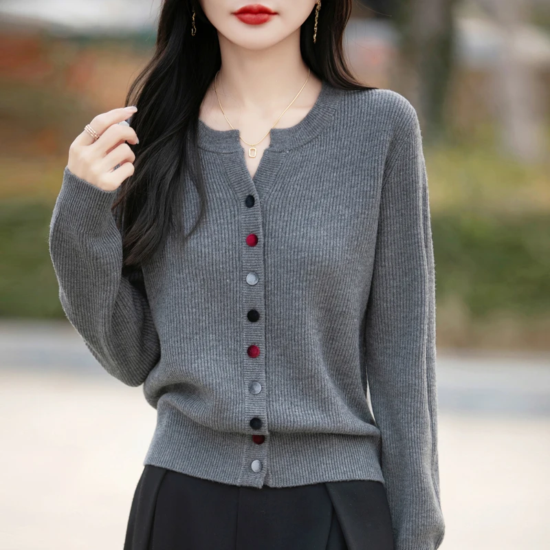 2025新款春秋款V领彩扣显瘦针织开衫外套女外穿大码女装秋冬毛衣