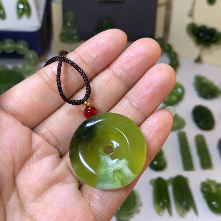 岫玉颈饰未镶嵌吊坠