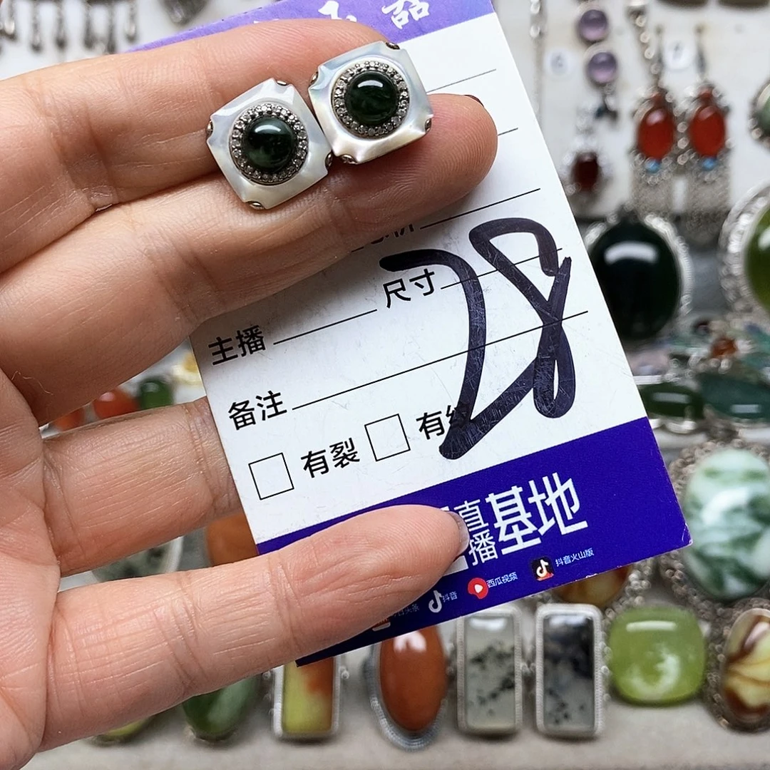 语***诺银S925镶嵌蛇纹石玉耳环