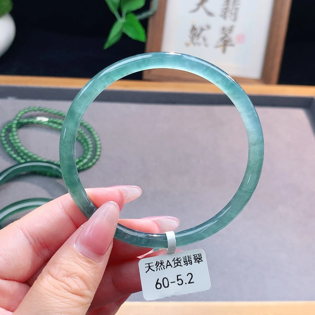 未镶嵌手镯（圆镯）翡翠