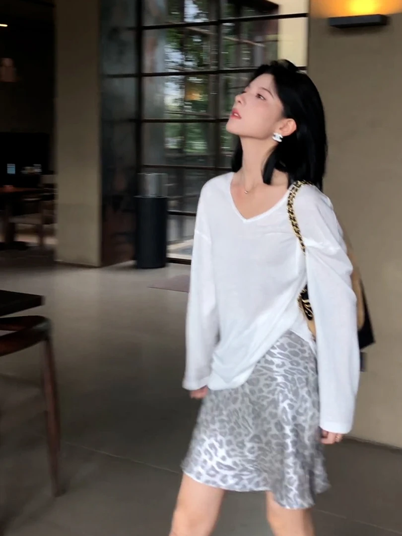 秋季气质一整套ootd穿搭慵懒松弛感极简风白色空气T恤半身裙套装