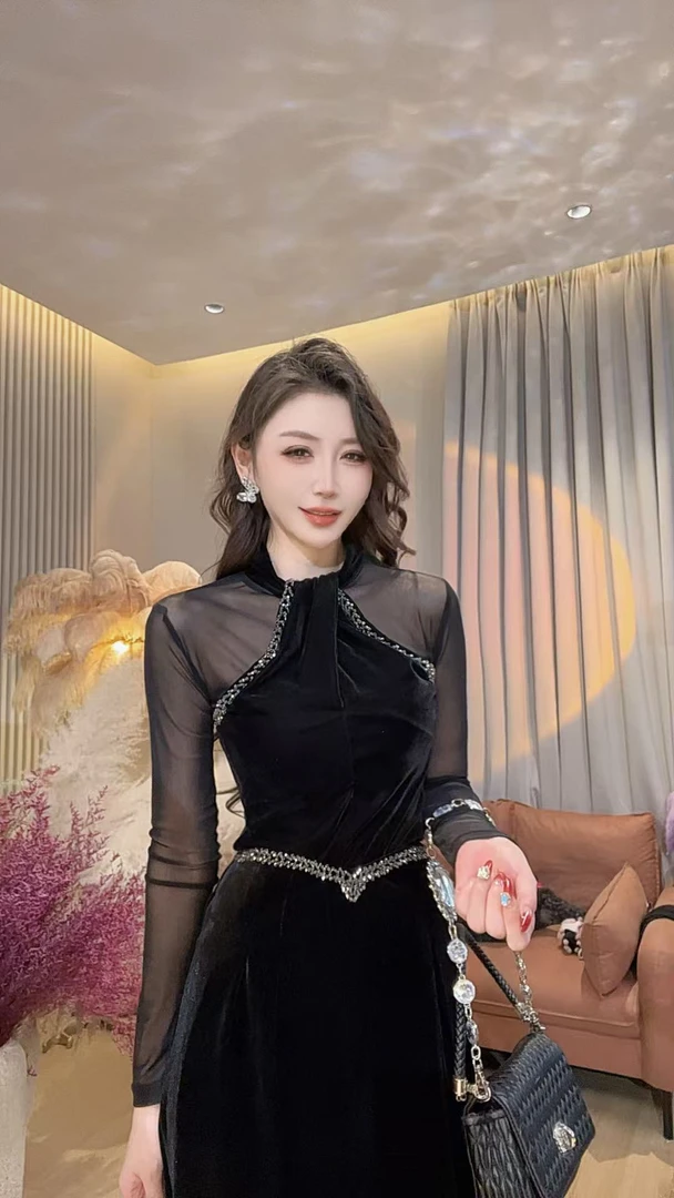 【美美专享】550689秋冬新款撞色拼接显瘦钻边T恤上衣女