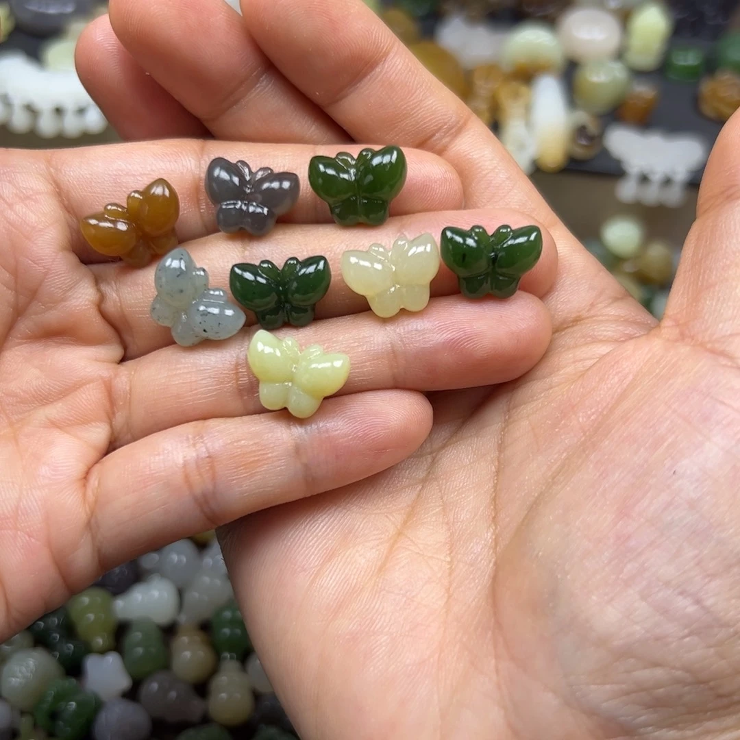 和田玉未镶嵌颈饰多样性发其一