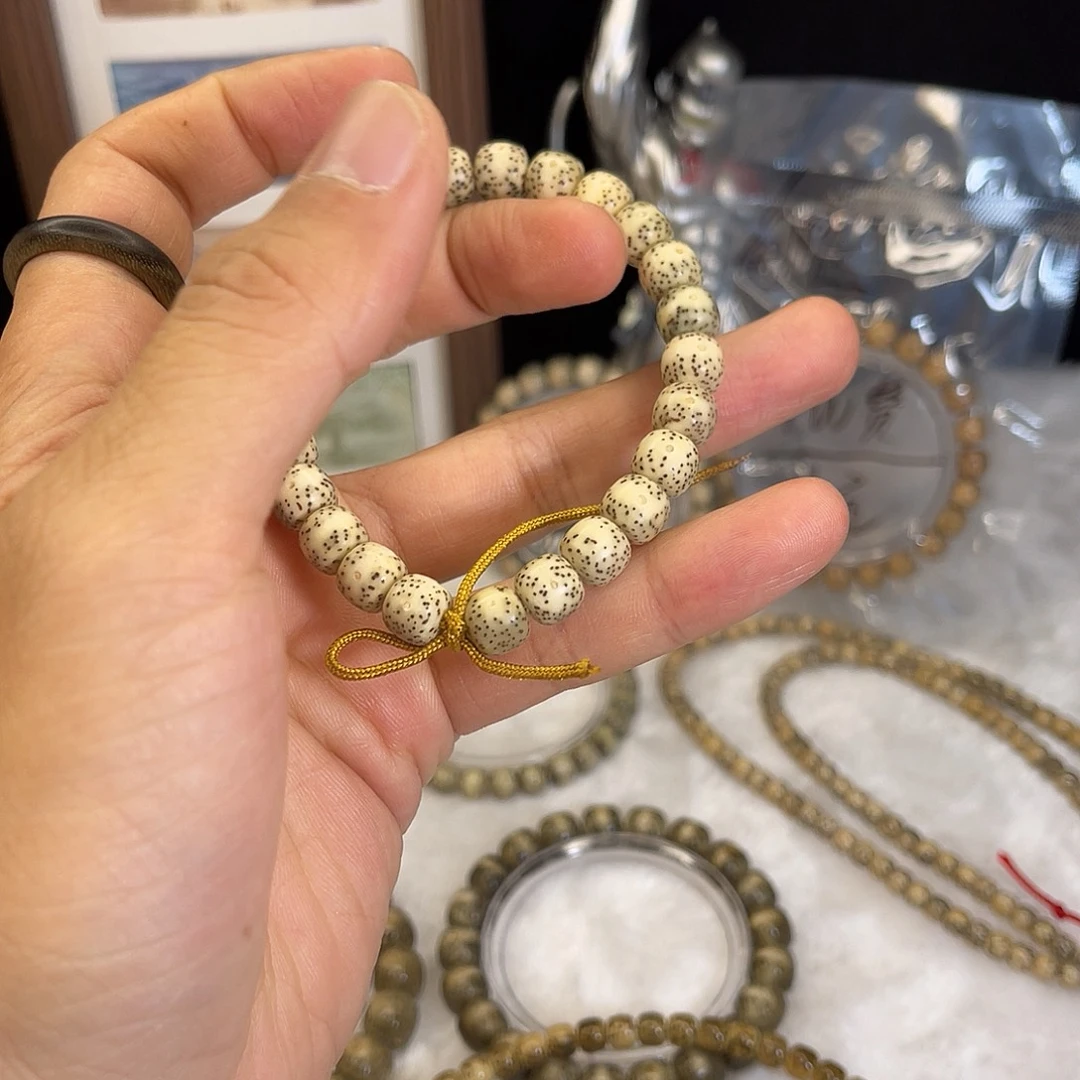 手串星月菩提32 号.  星月菩提.  一物一图.