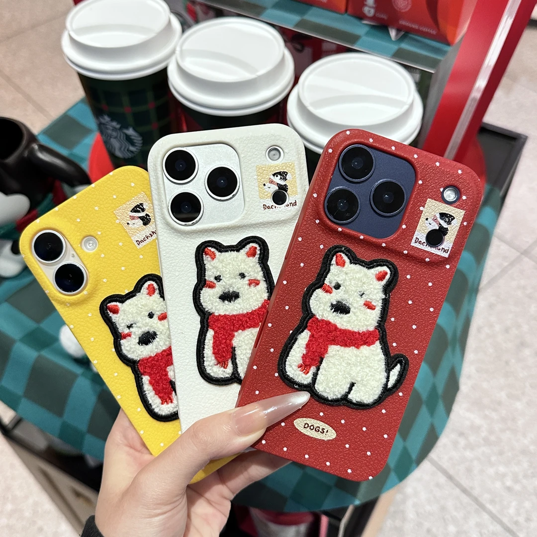 波点刺绣红围巾小狗适用苹果iPhone17pro/16手机壳仿皮纹防摔15