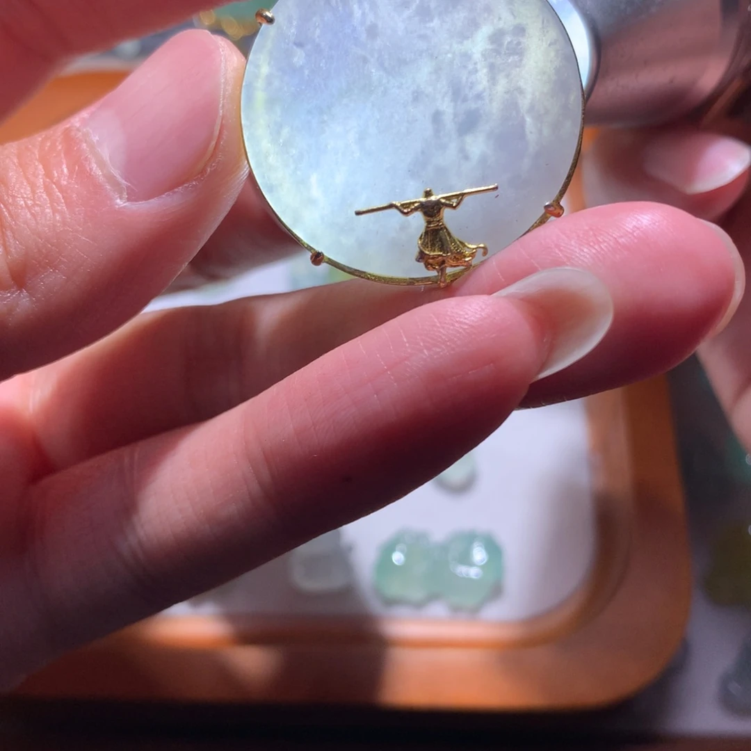 翡翠未镶嵌颈饰大圣归来