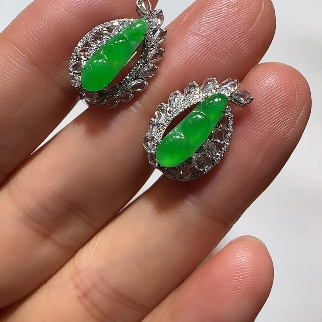 翡翠18K金镶嵌耳饰豆耳环