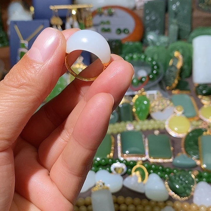 羊***宝和田玉（白玉）18K金镶嵌吊坠(不含链)