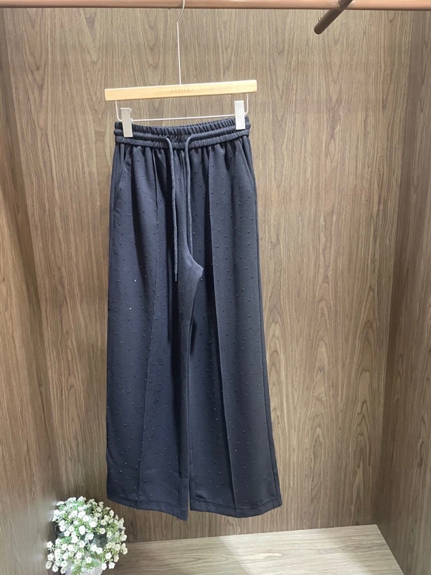 芭家2025夏款时尚百搭舒适简约潮流钉钻直筒休闲裤95K2308-539B