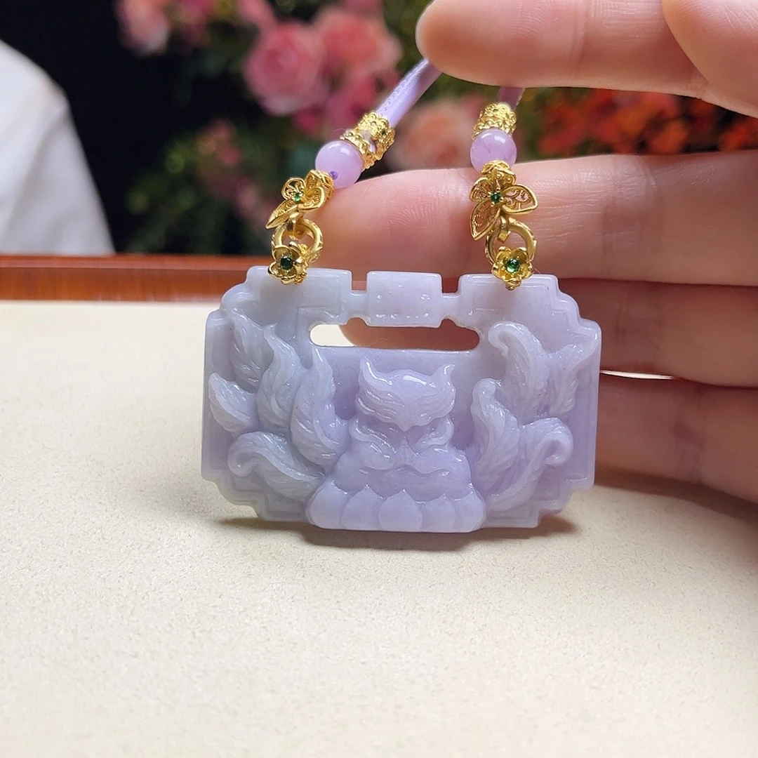 翡翠颈饰未镶嵌九尾