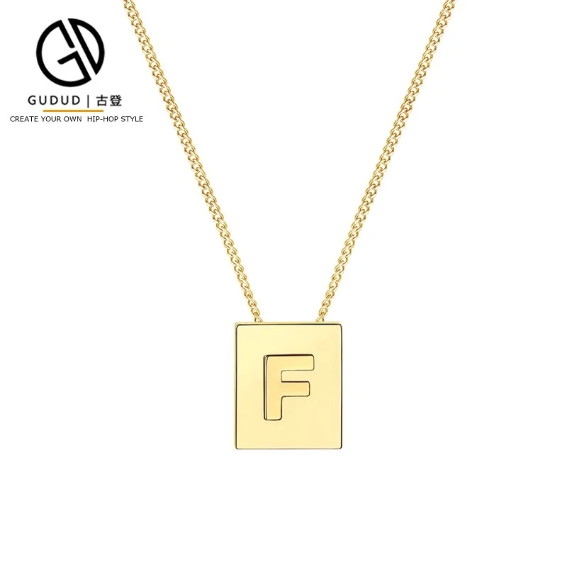 钛钢项链 LISA同款小金牌方块字母项链女轻奢高级感ins金色锁骨链
