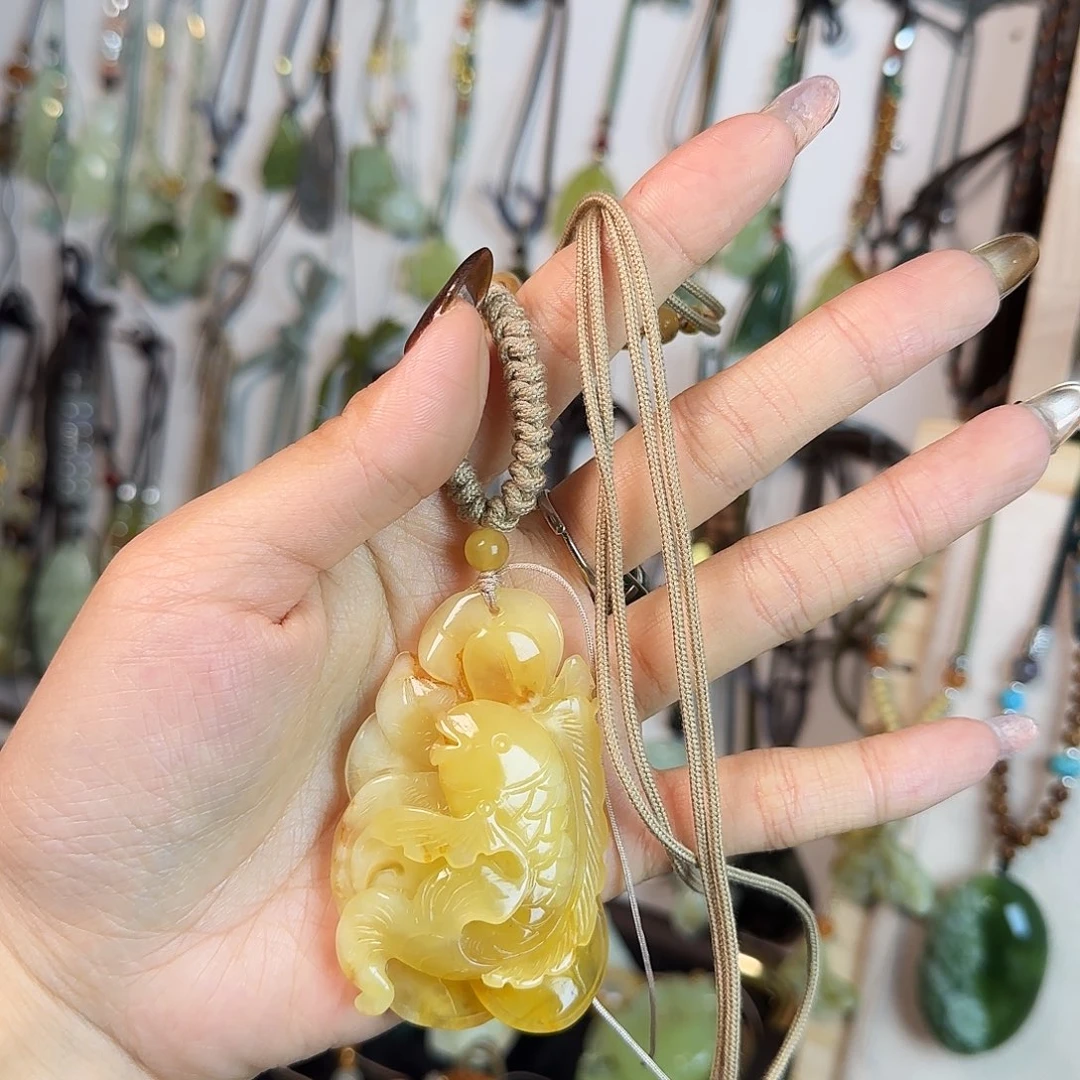 G***）蛇纹石玉未镶嵌颈饰