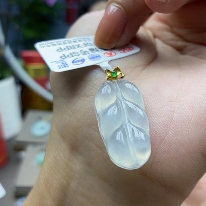 翡翠18K金镶嵌颈饰吊坠26