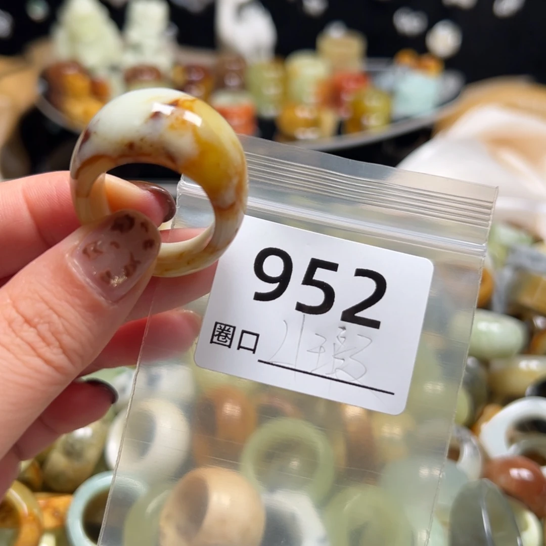 伊***人蛇纹石玉未镶嵌戒指