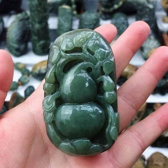 未镶嵌岫岩老玉（透闪石质玉）把件