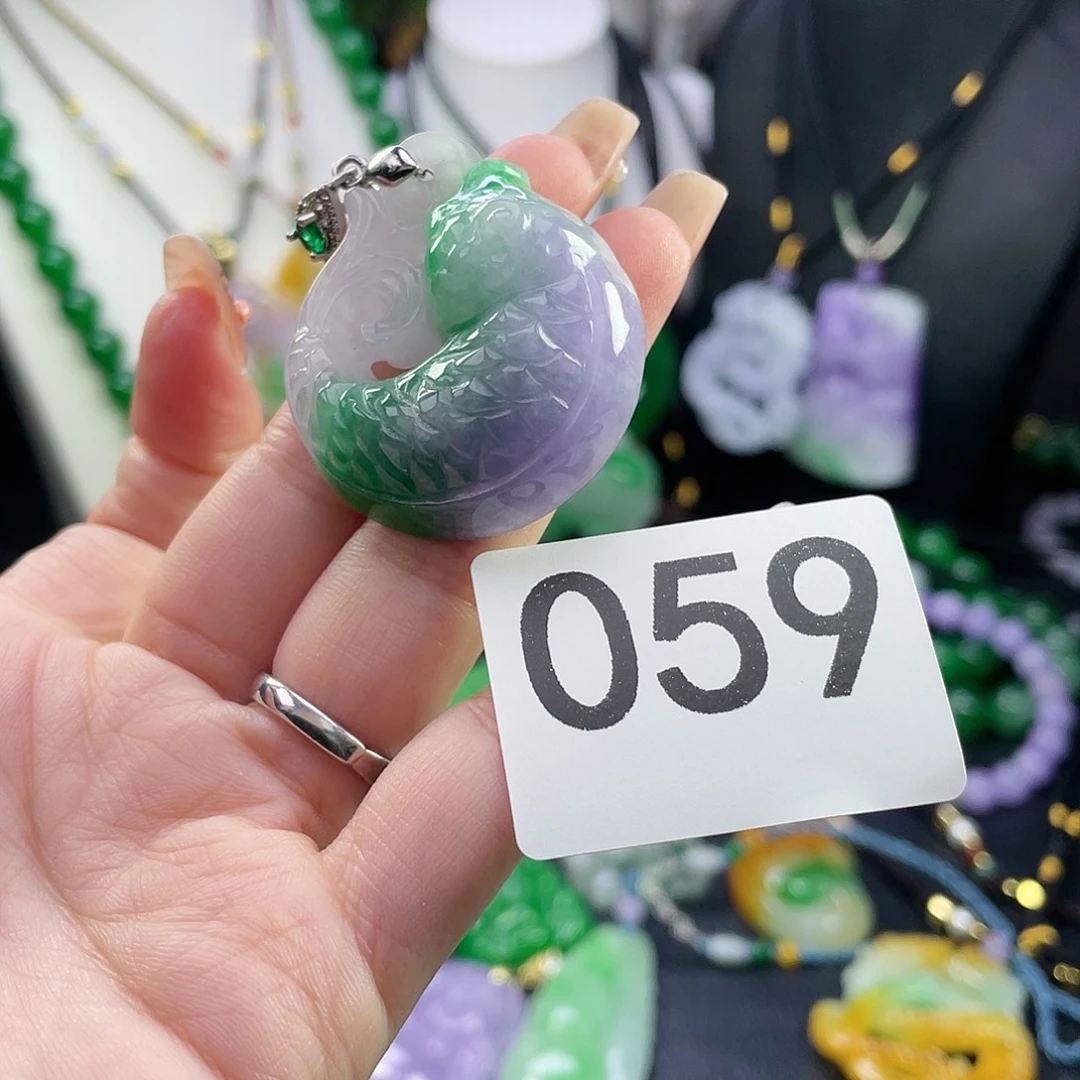 翡翠未镶嵌吊坠(赠链)