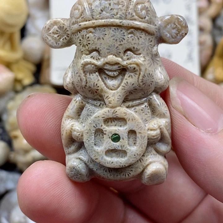 颈饰未镶嵌硅化珊瑚（珊瑚玉）有瑕