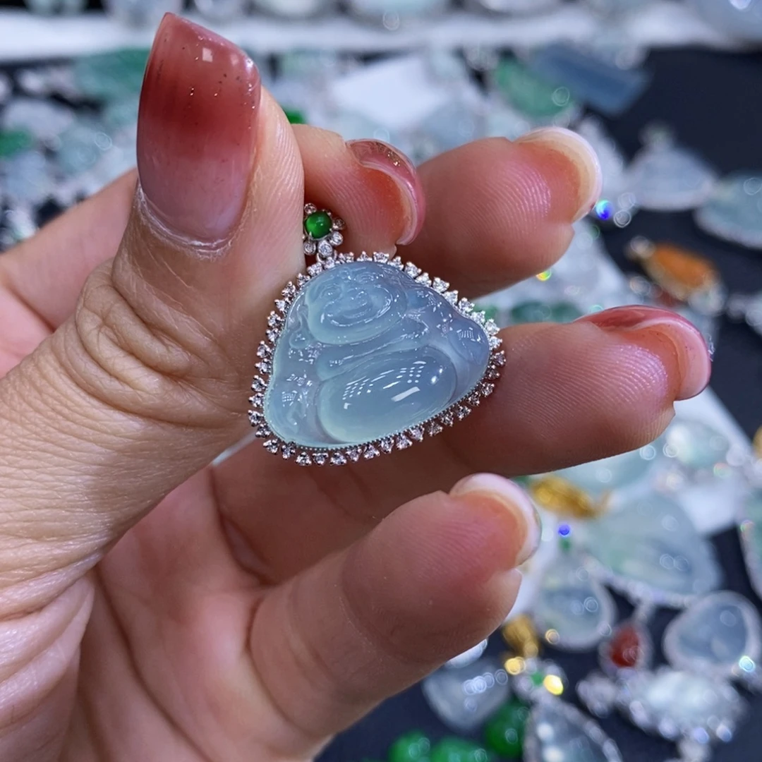 翡翠18K金镶嵌颈饰