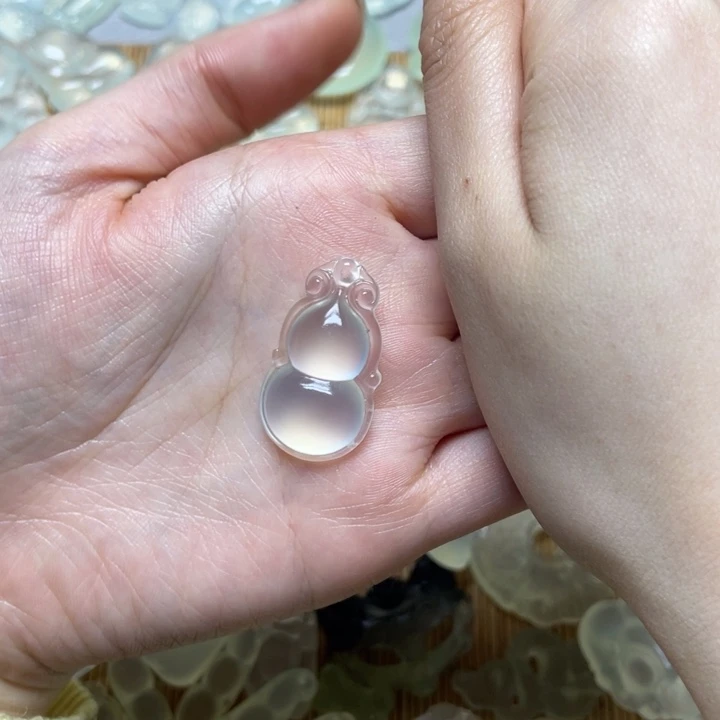 蛇纹石玉颈饰未镶嵌小***o