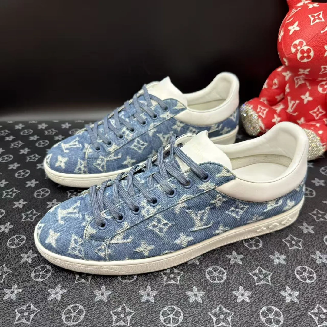 95新 LouisVuitton/路易威登 蓝色牛仔老花休闲时尚板鞋42码lz481
