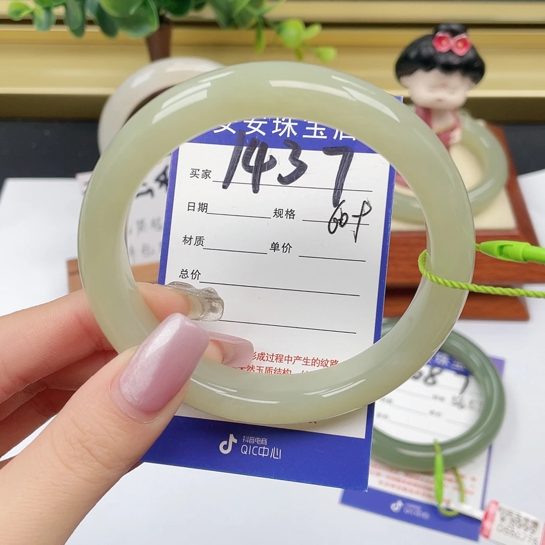 和田玉未镶嵌手镯