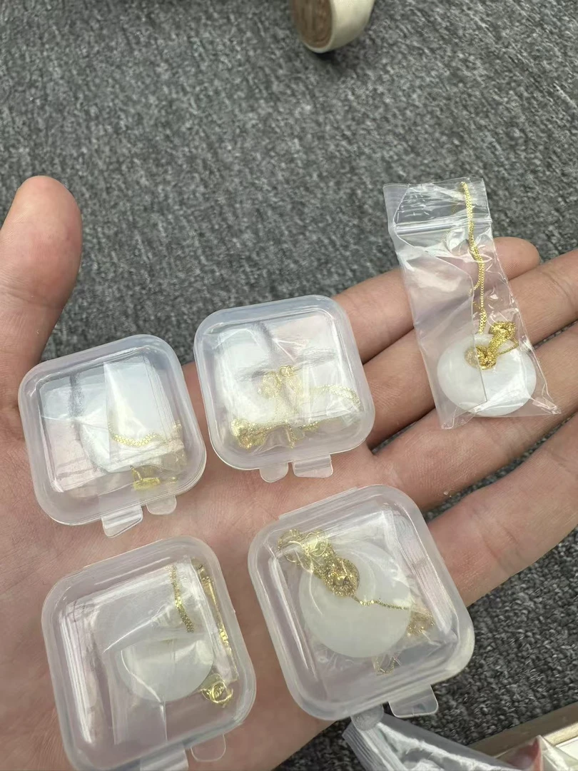 （闪购商品）【福嘟嘟】和田玉圆牌吊坠-送礼佳品-多样性只发一件