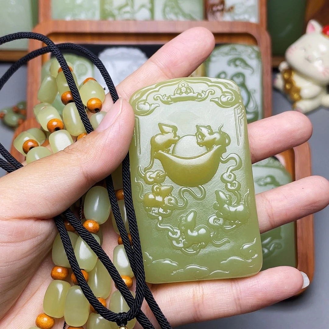新疆昆仑山脉料生肖鼠