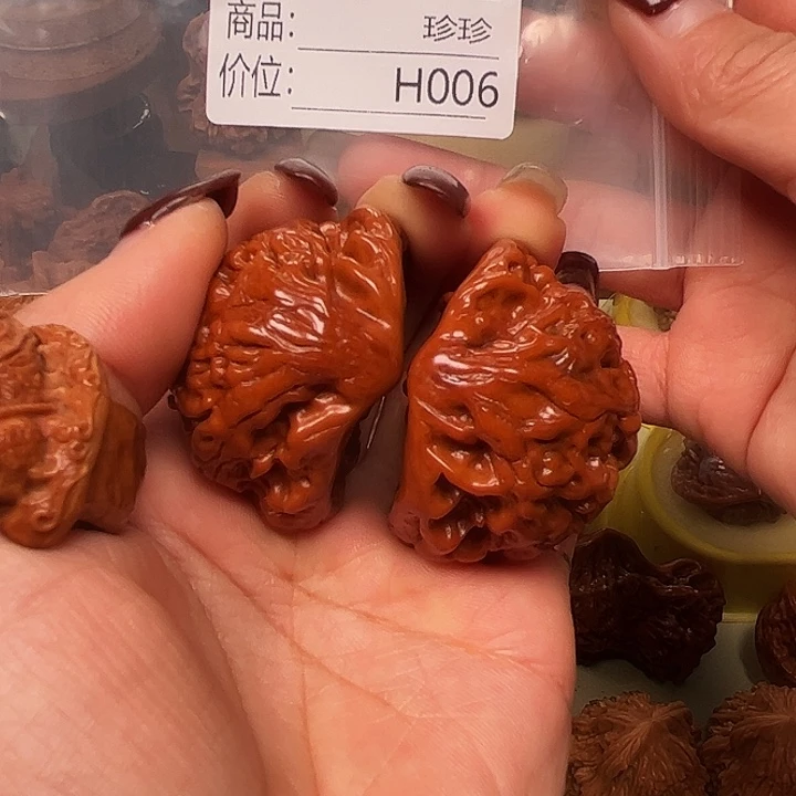 文玩核桃吊坠红蛇