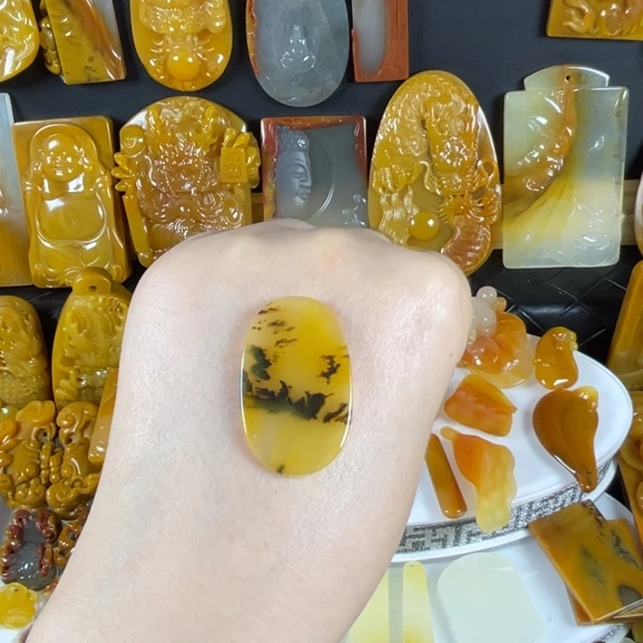 石英质玉（黄龙玉）未镶嵌颈饰